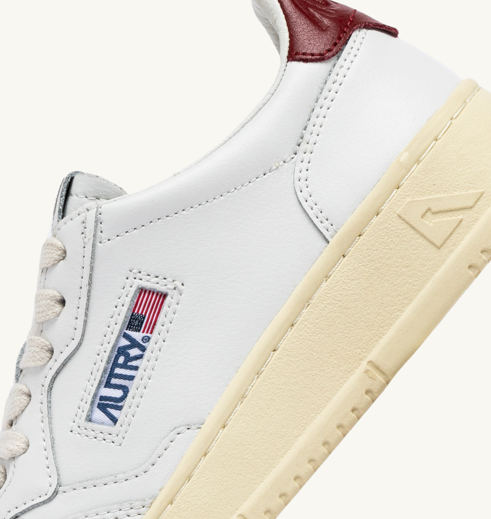 Zapatilla Autry Medalist Low - White/Syrah Leather