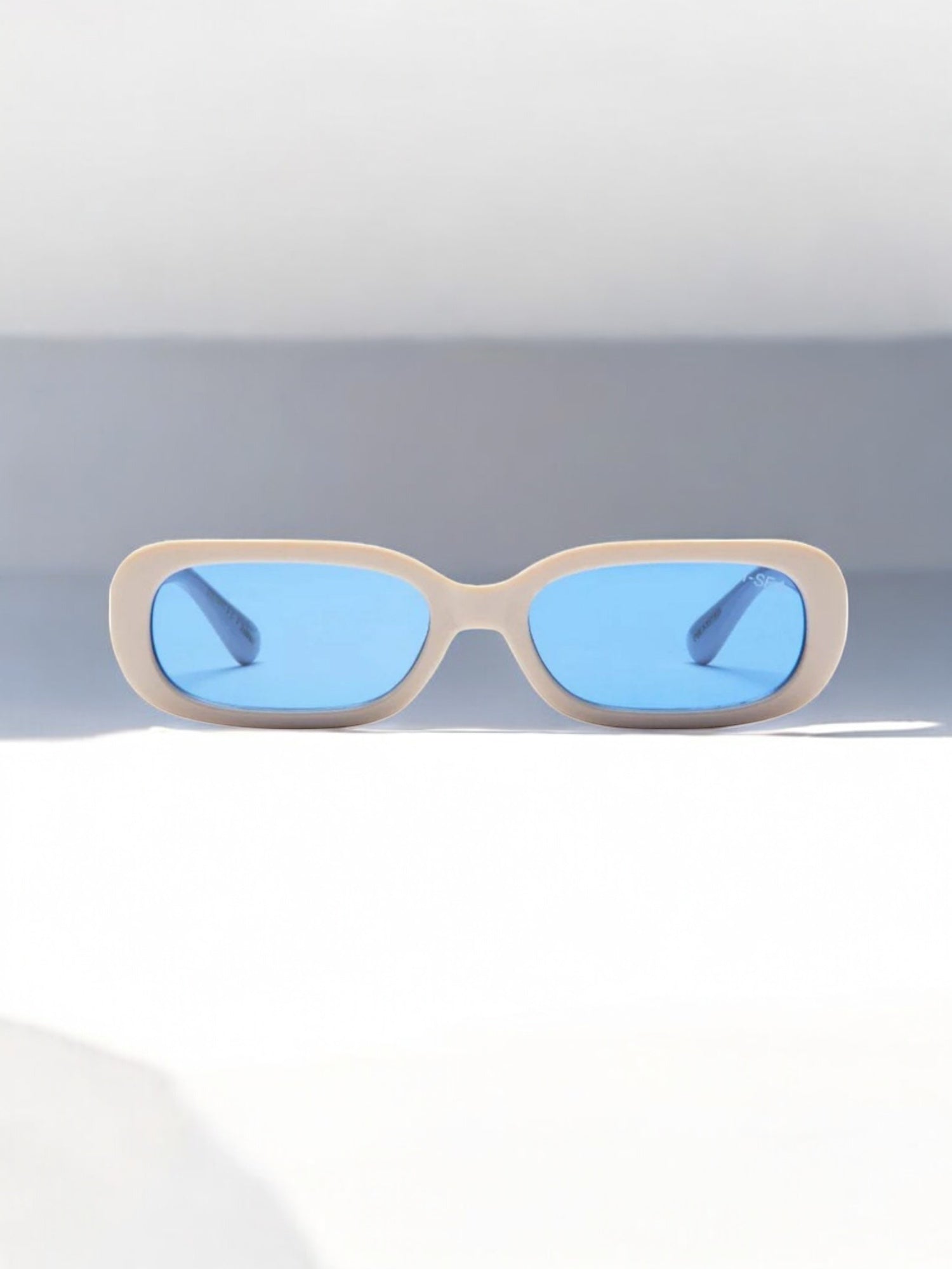 Del Rey - Cream / Navy Polarized Lens