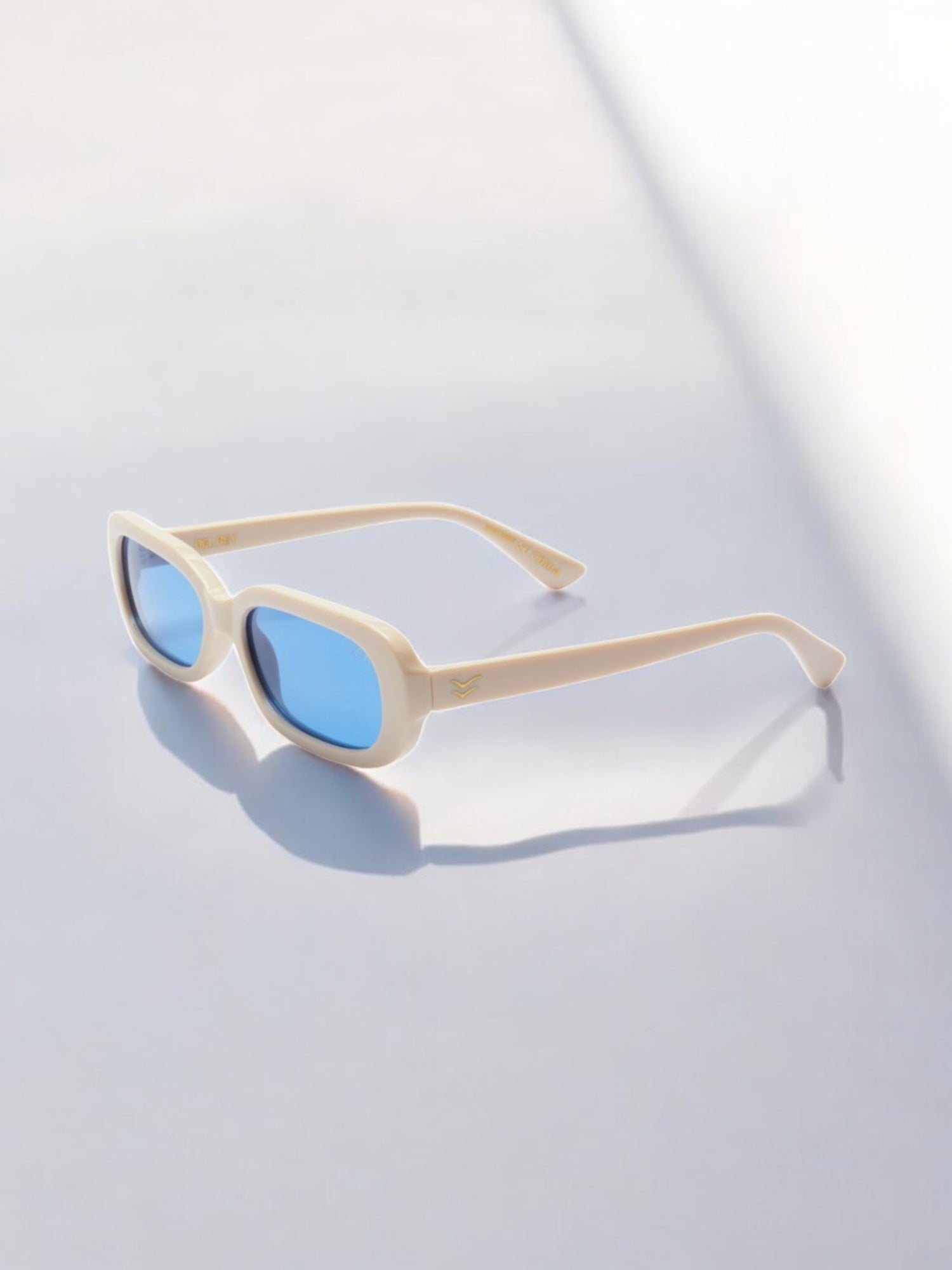 Del Rey - Cream / Navy Polarized Lens