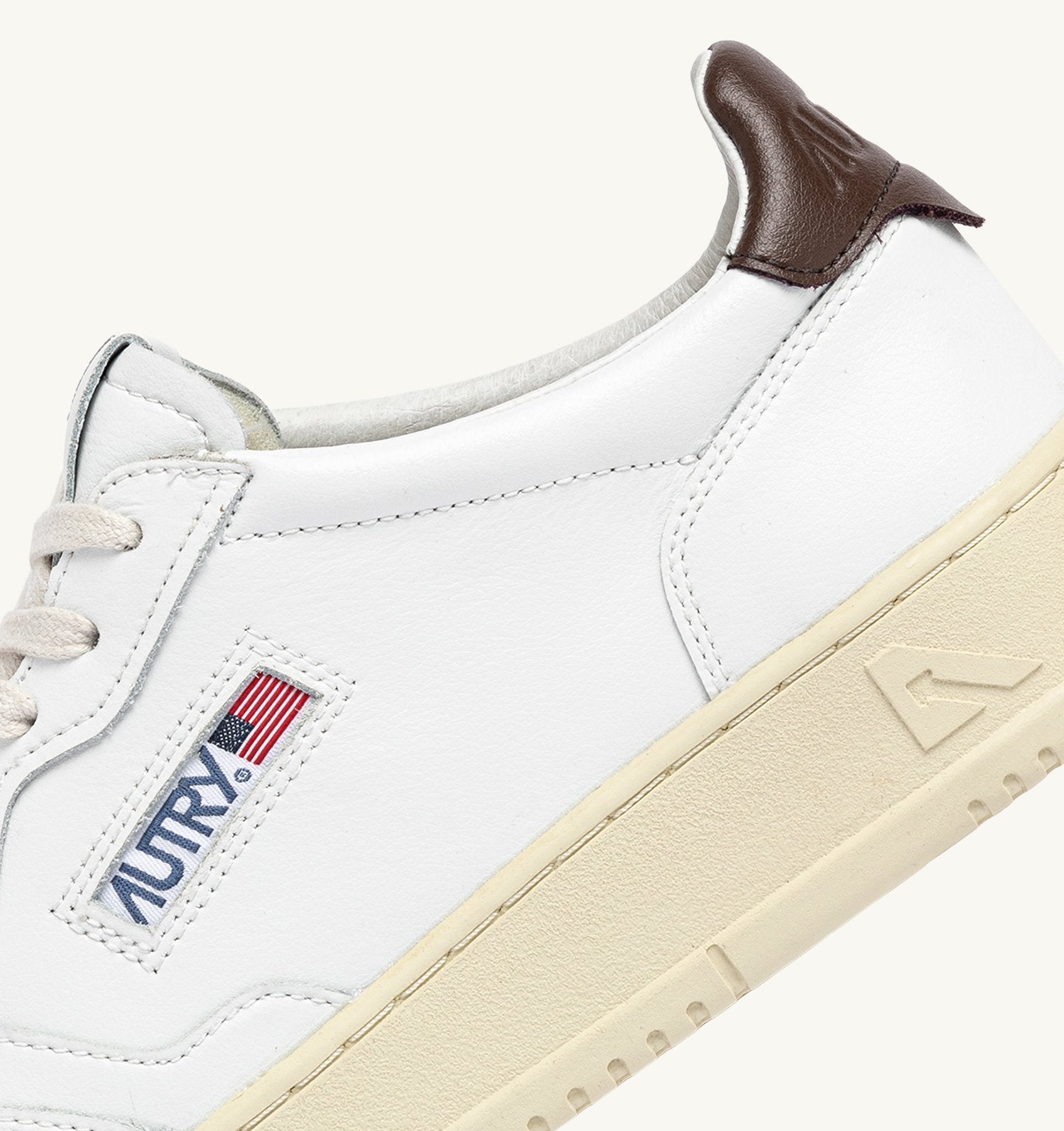Zapatilla Autry Medalist Low Man Leather/Leather White/Brown