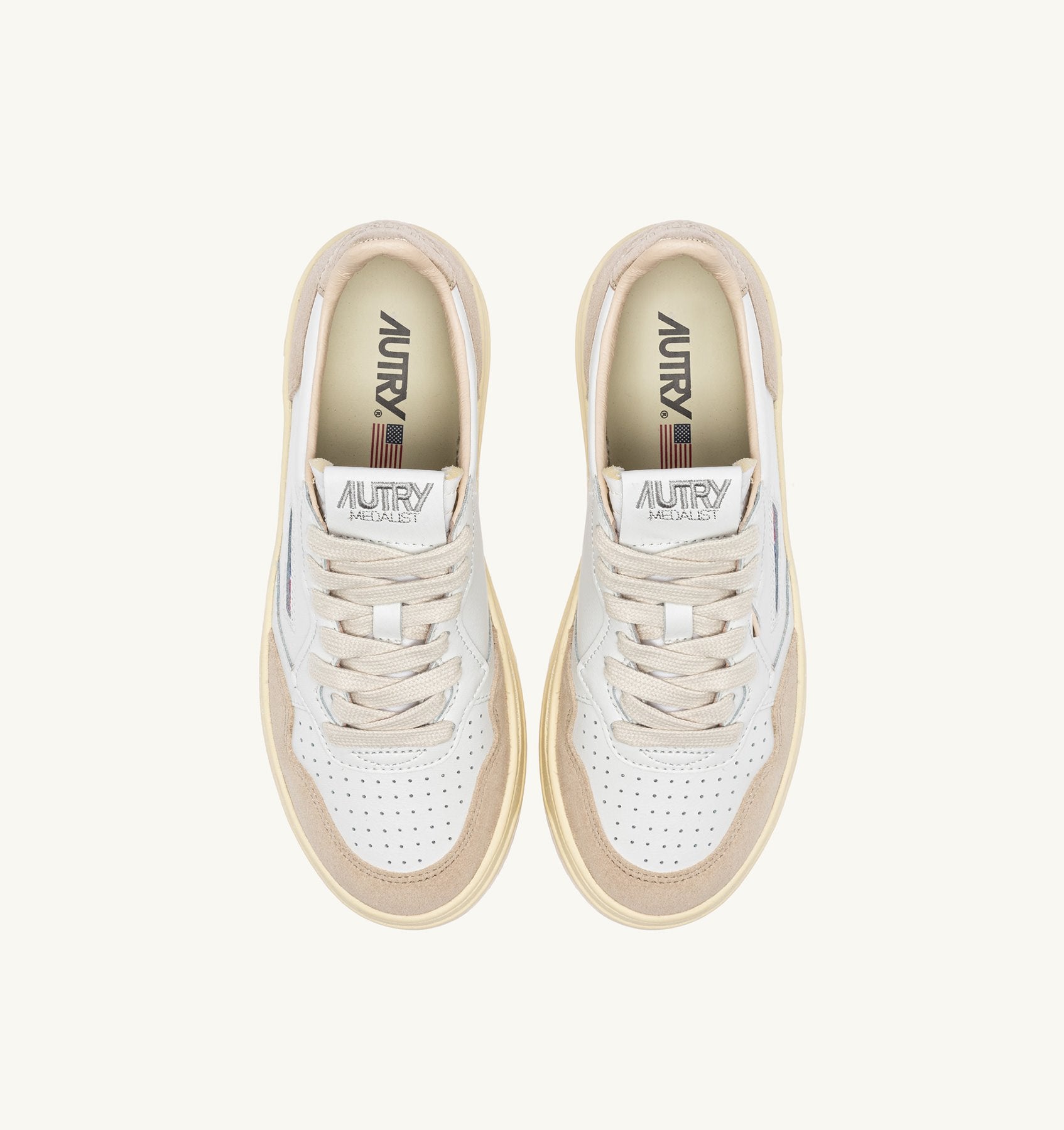 Zapatilla Autry Medalist Low Man Leather/Suede - White/Gold