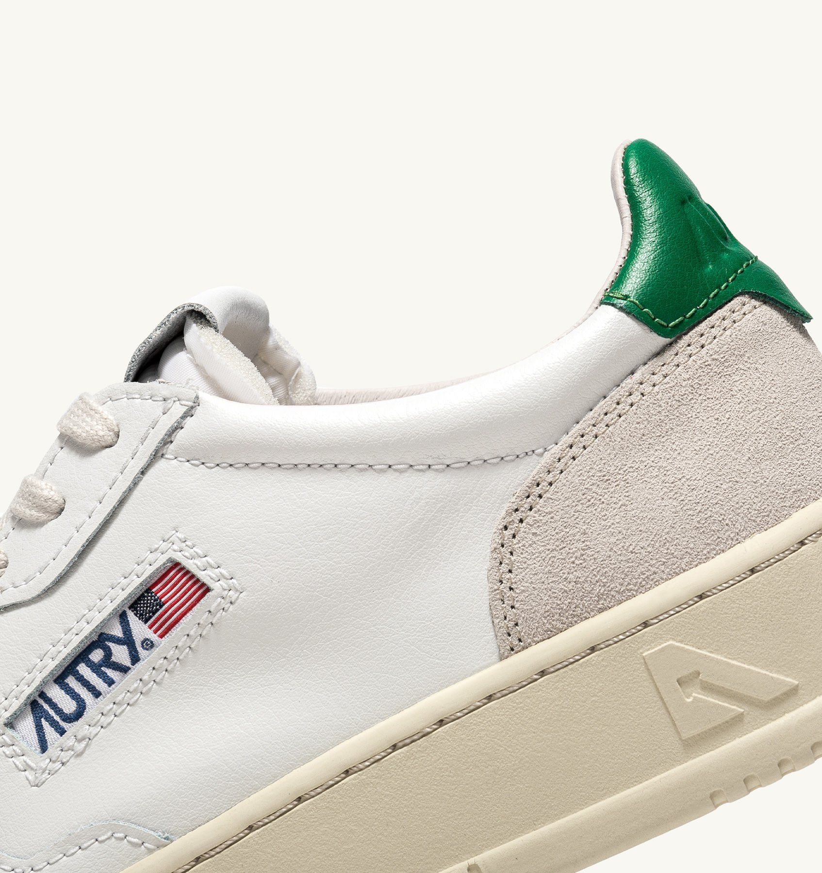 Zapatilla Autry Medalist Low Man Leather/Suede - White/Amaz