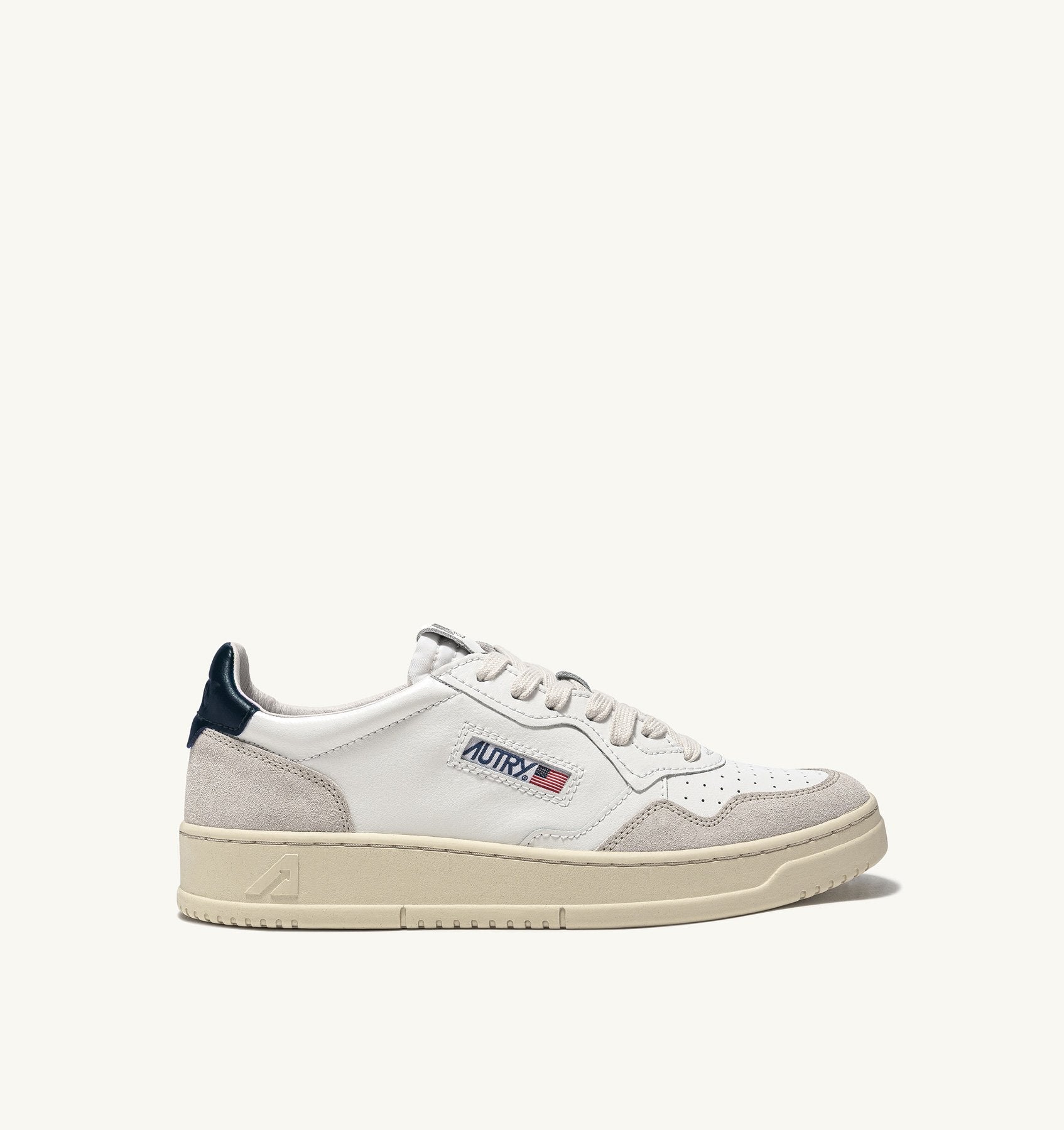 Zapatilla Autry Medalist Low Man Leather/Suede - White/Blue