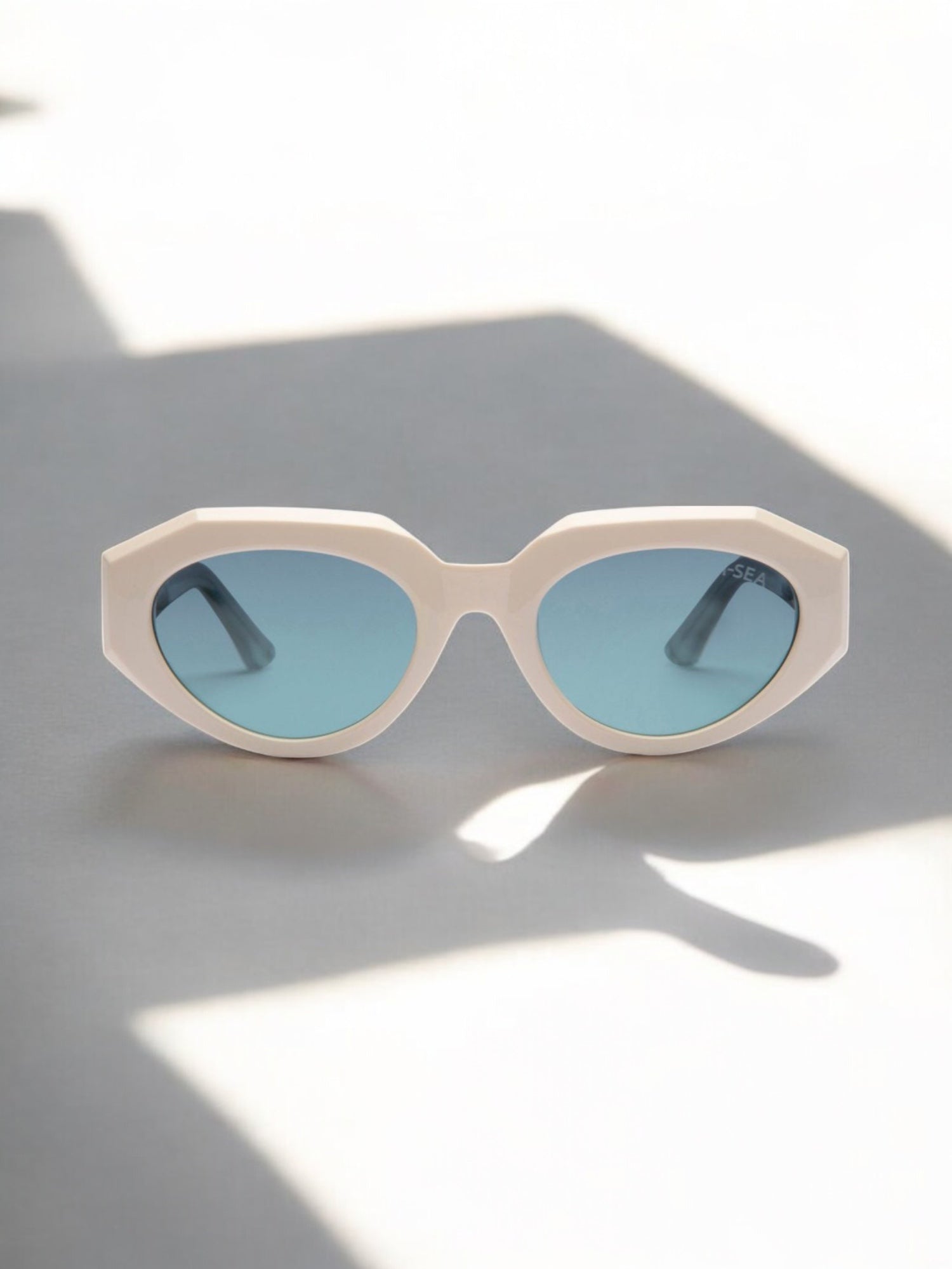 Hanna - Coconut / Blue Lens