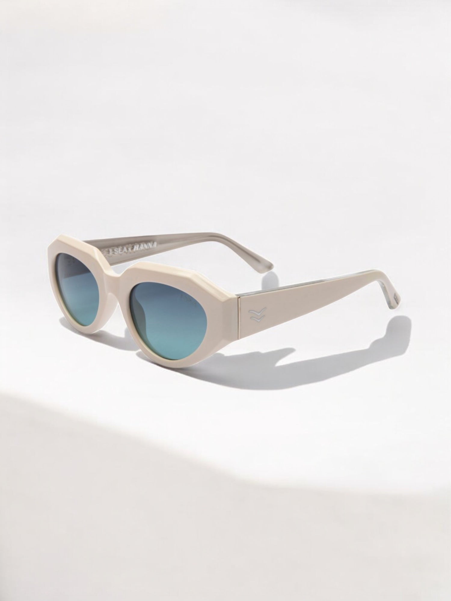 Hanna - Coconut / Blue Lens