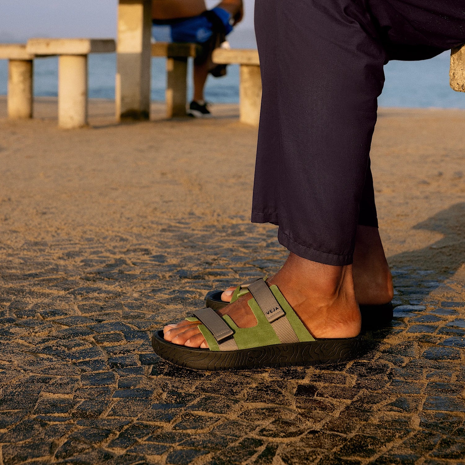 Sandalia Arpoador Gamuza - Kaki / Negro