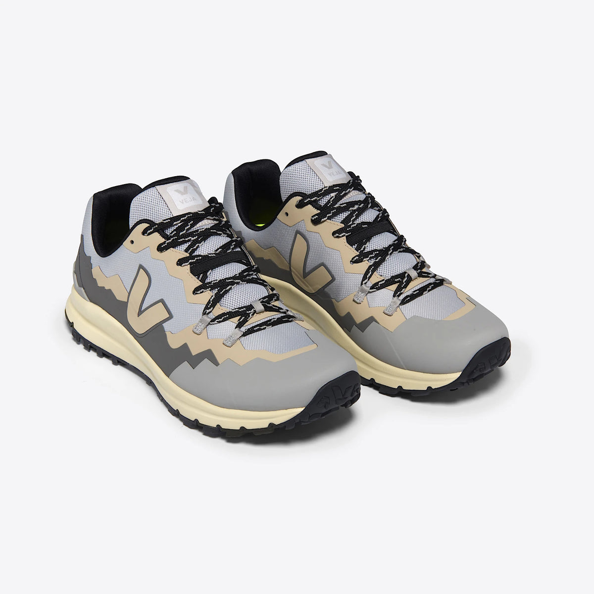 Zapatilla Veja Fitz Roy Light Trek Shark - Almond