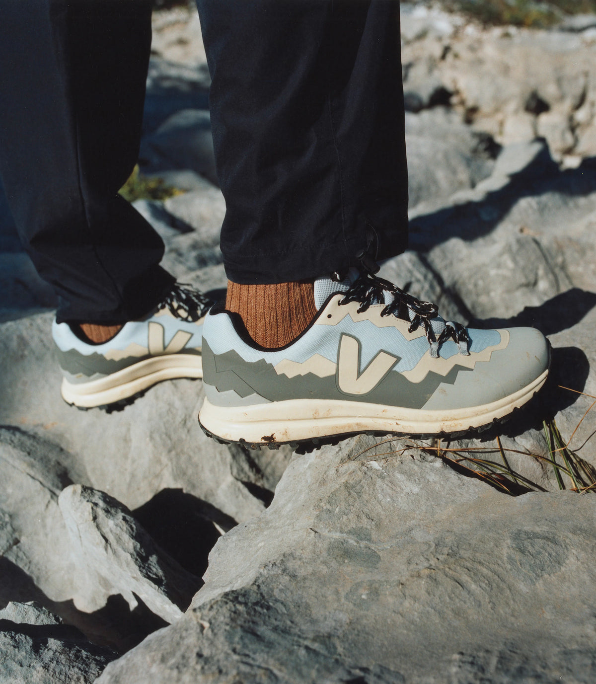 Zapatilla Veja Fitz Roy Light Trek Shark - Almond