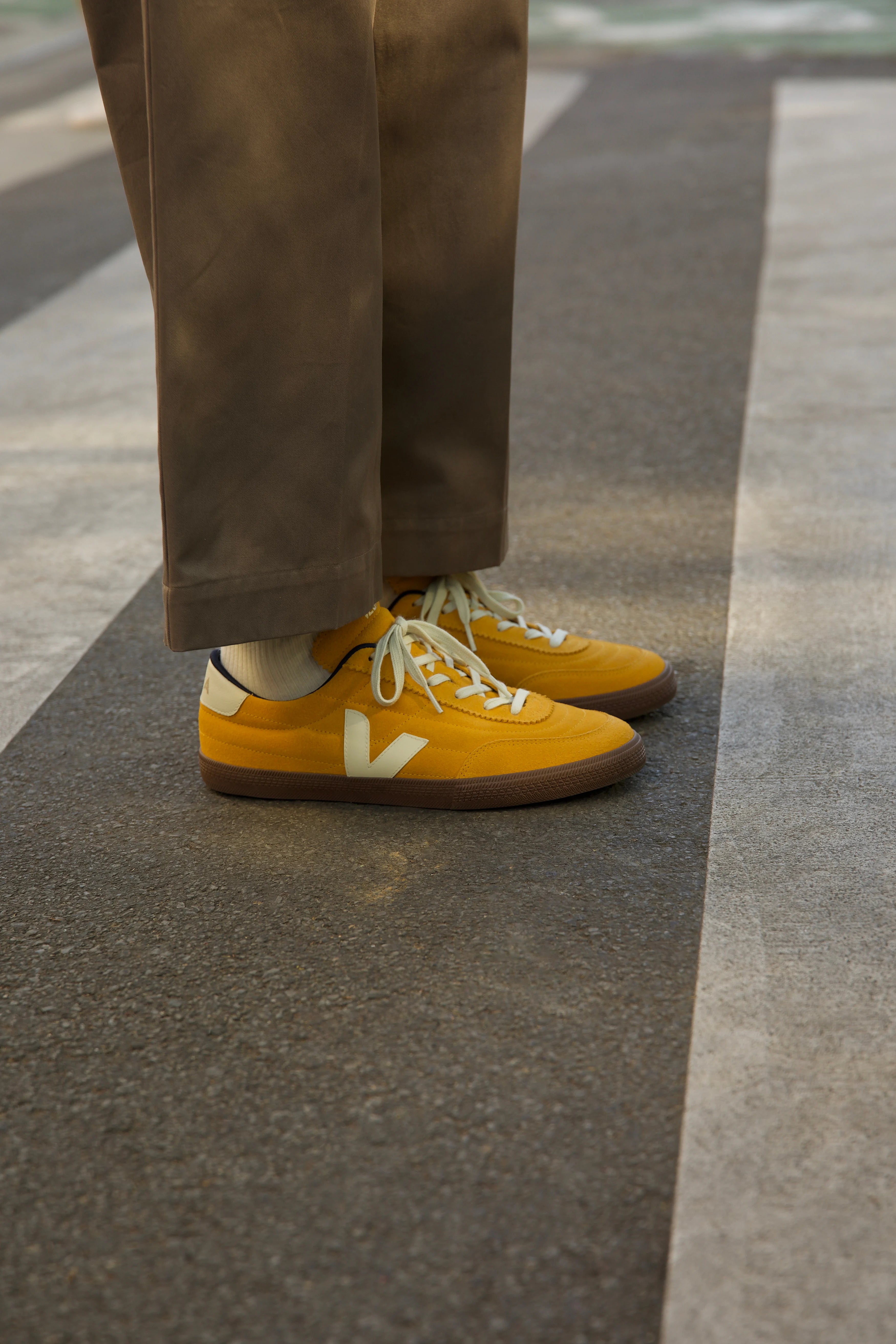 Zapatillas Veja Panenka Suede - Safran_Pierre_Bark