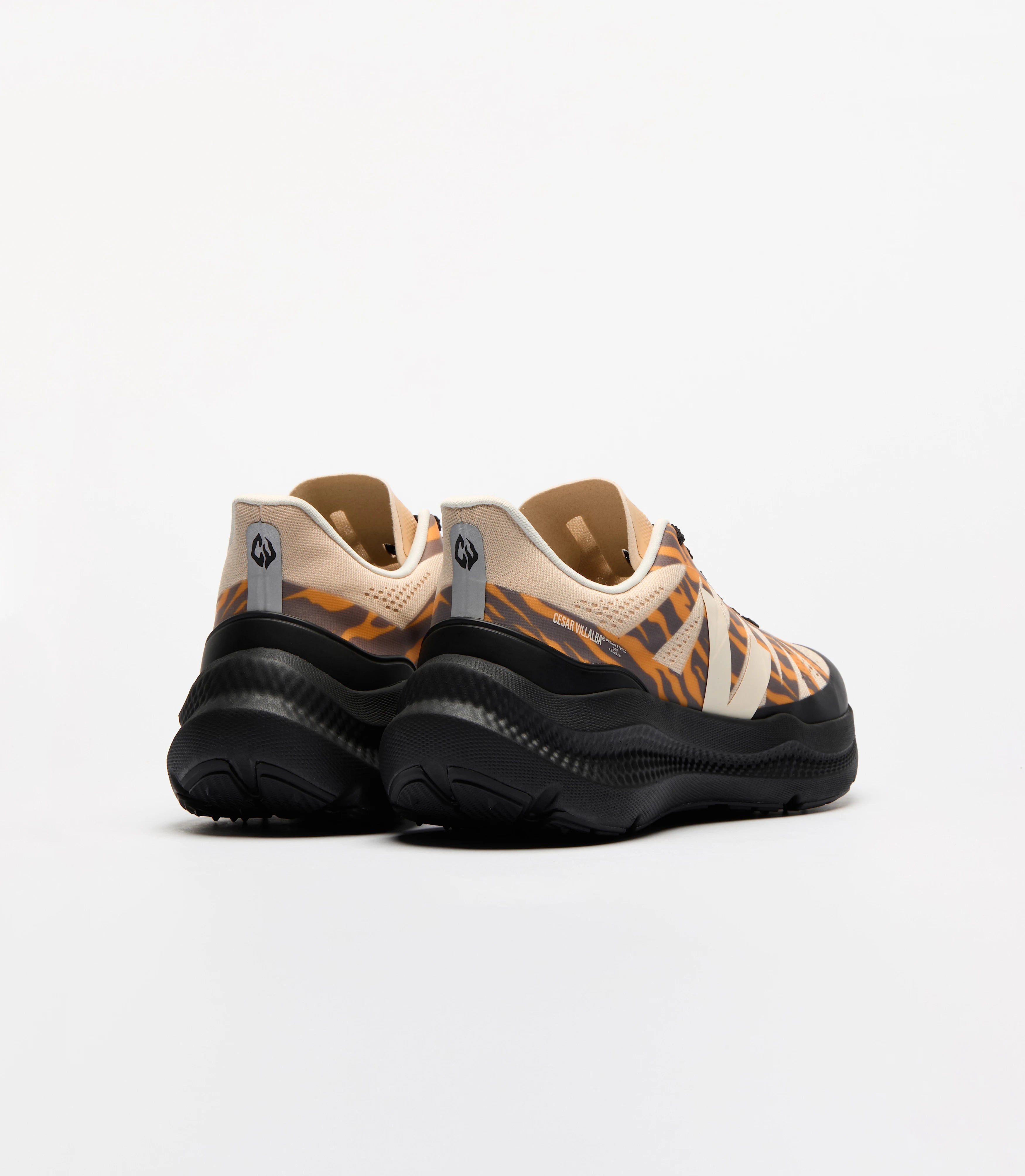 CONDOR 3 ADVANCED VEJA X CÉSAR VILLALBA AREIA CASHEW OURO