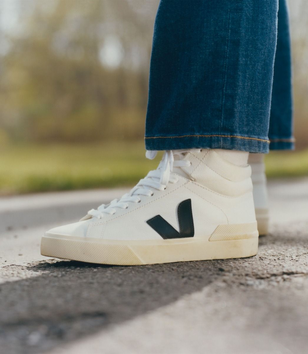 Zapatilla Veja Minotaur White Black Butter