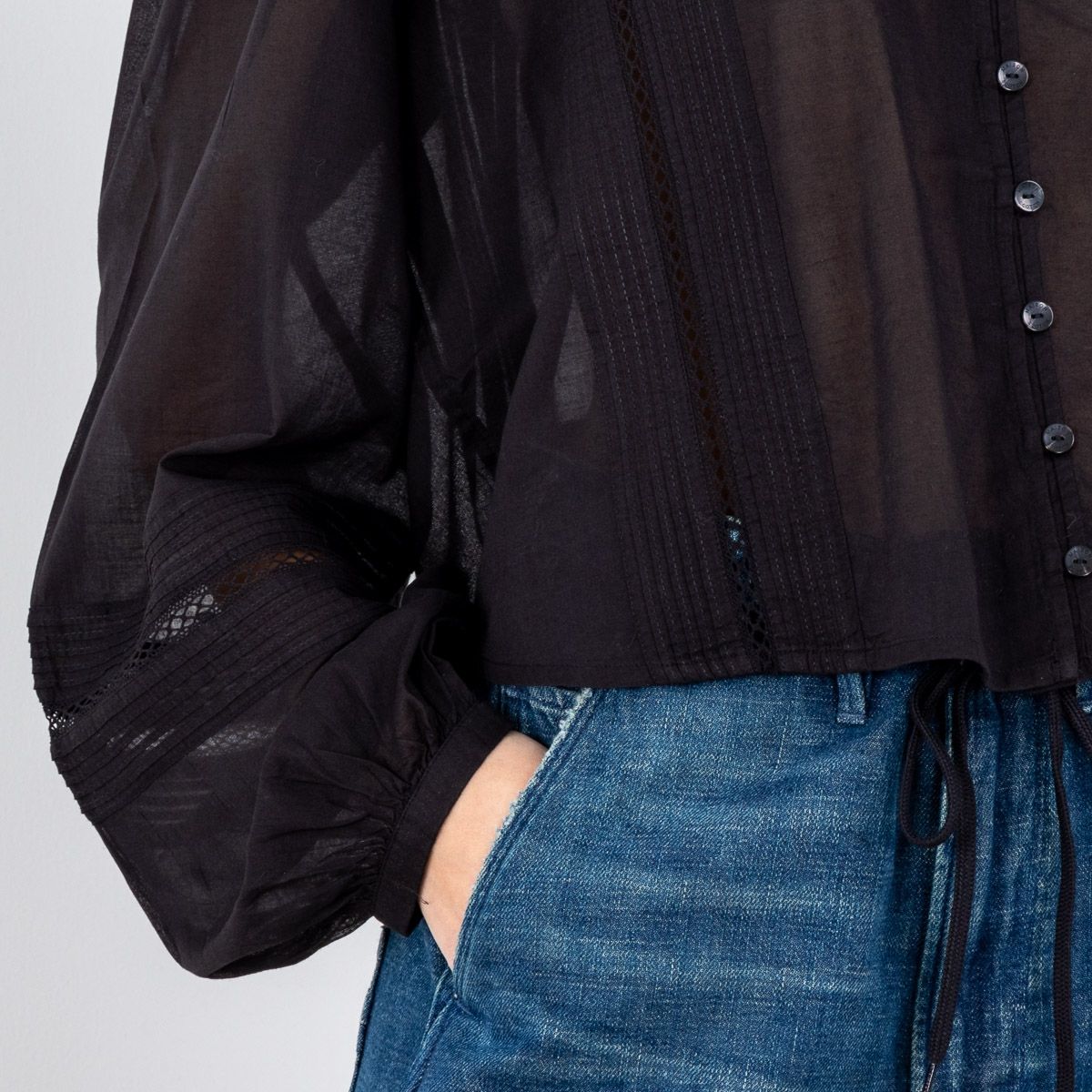 Blusa Negra Liviana Scotch & Soda con Detalles Lace Insert