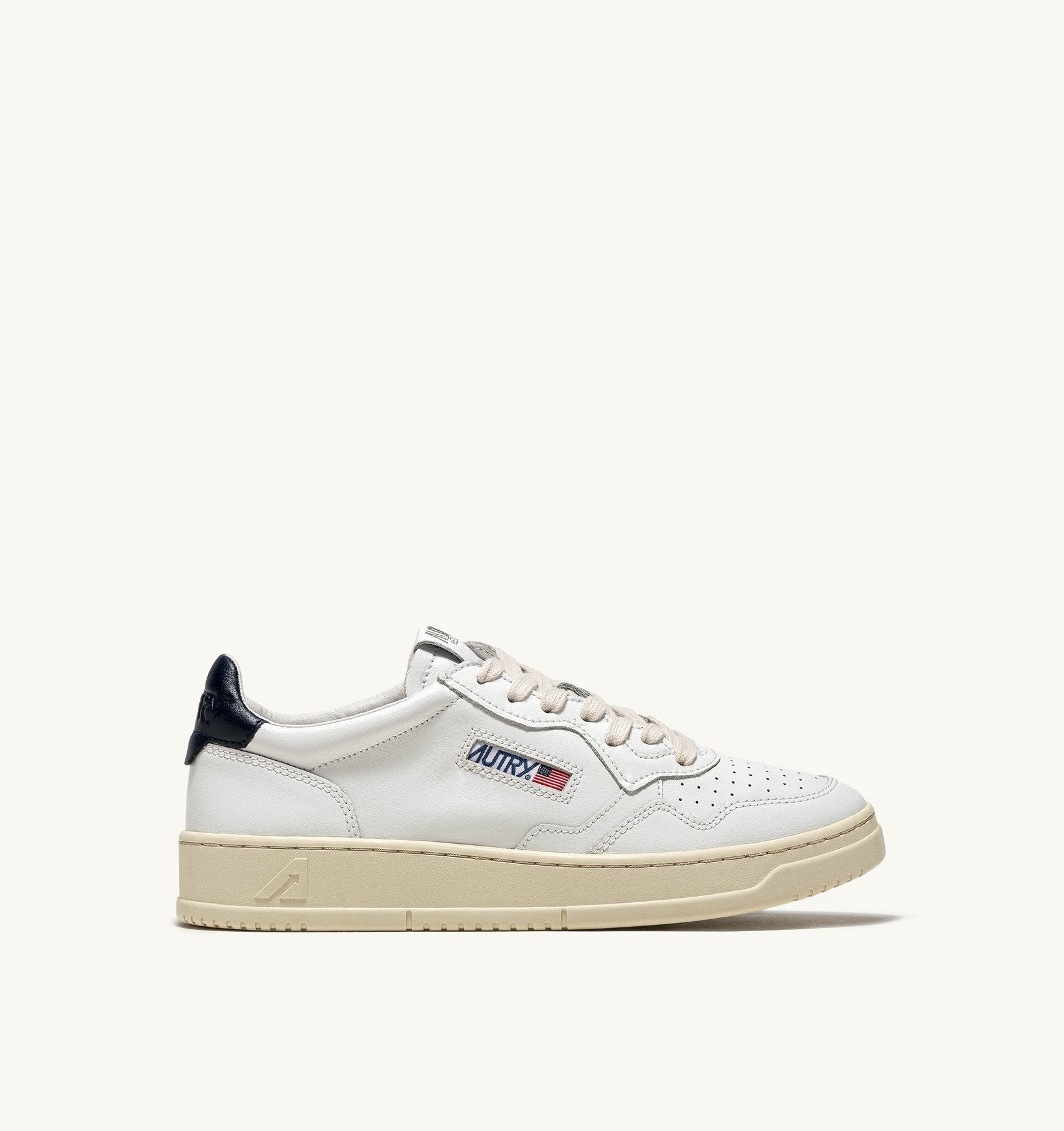 Zapatilla Autry Medalist Low Man Leather/Leather - White/Space