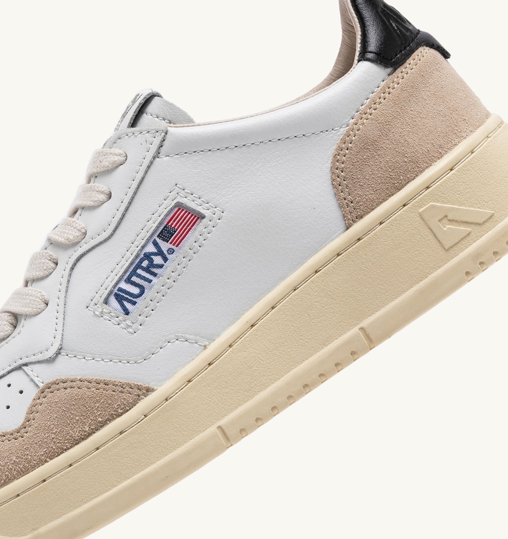 Zapatilla Autry Medalist Low Wom Leather/Suede White/Black