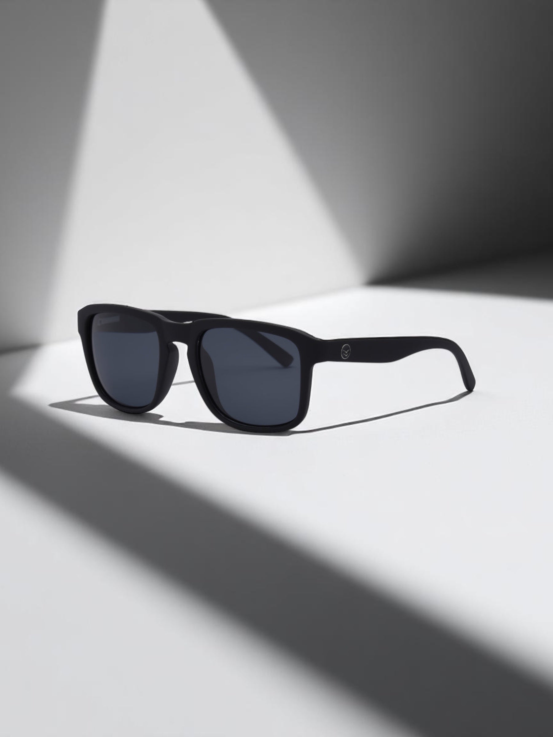 Logan - Black / Smoke Polarized Lens