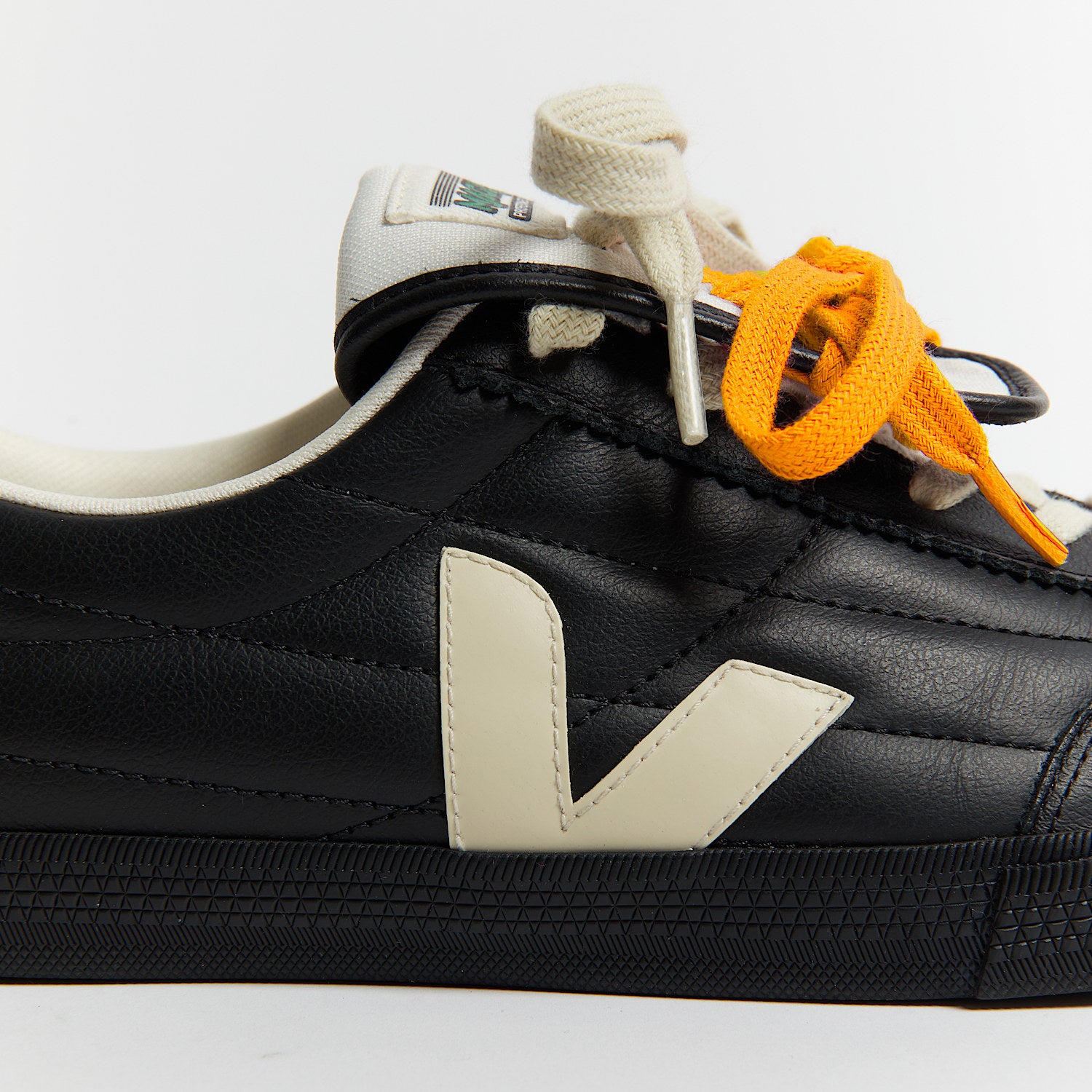 Zapatilla Veja Panenka Leather x Magliano - Black