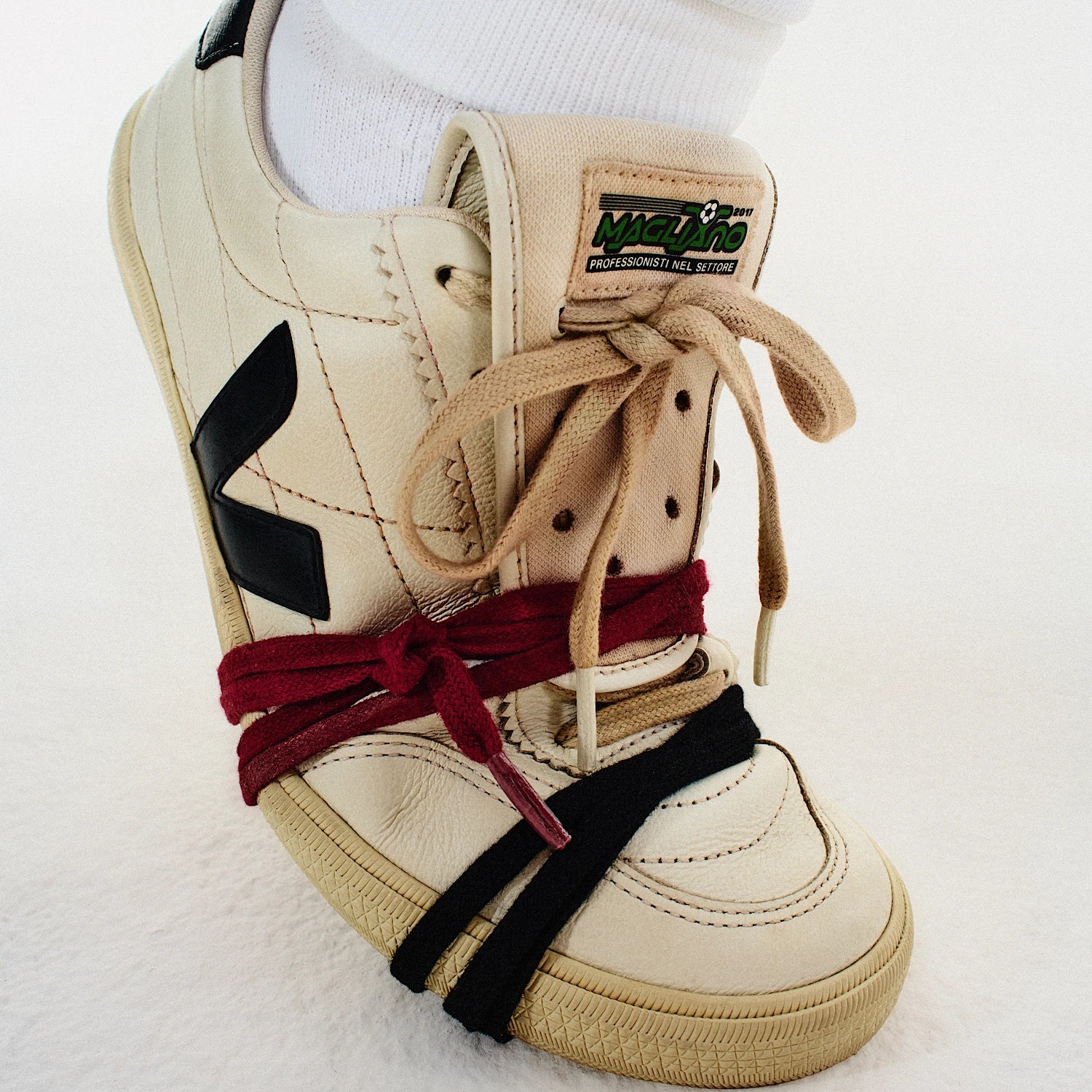 Zapatilla Veja Panenka Leather x Magliano - White