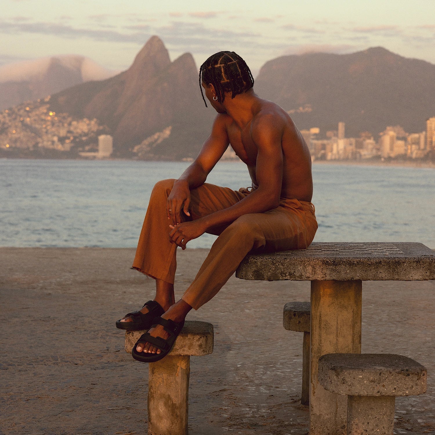 Sandalia Arpoador Gamuza - Negro